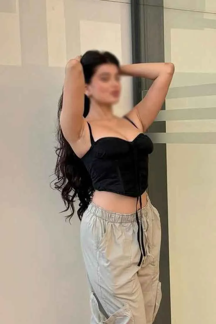 18+ Gurgaon escort girl in seductive pose